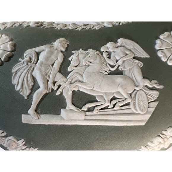 Vintage Wedgwood Jasperware Sage Green Trinket Box Heart Shape 5 inch England - Picture 12 of 13